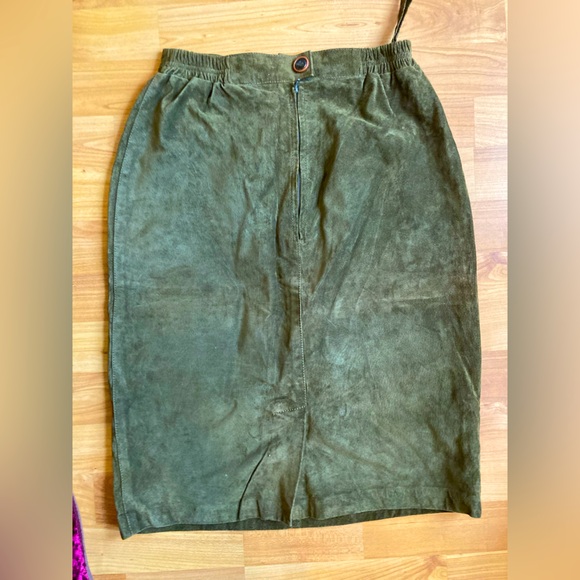 Vintage Green Suede Skirt - Picture 2 of 3